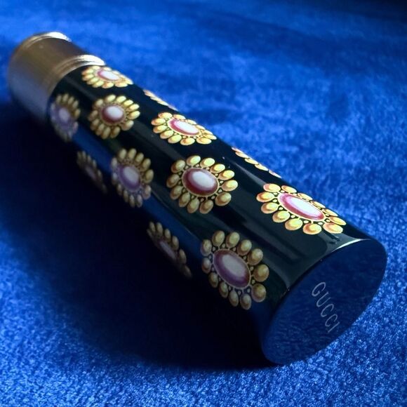 GUCCI ROUGE DE BEAUTÉ BRILLANT – GOLDIE RED 25 | GLOW EDITION - Picture 13 of 17